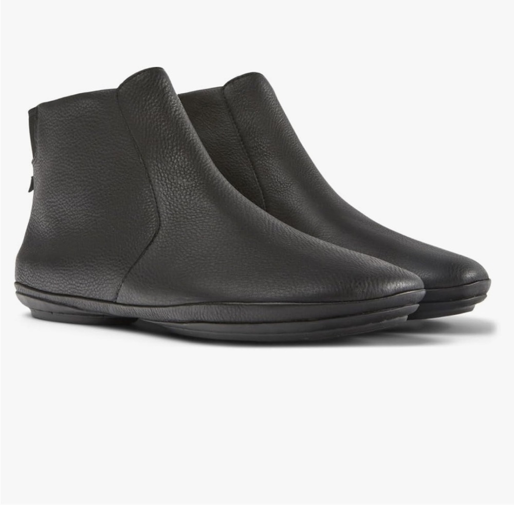 Camper Women's Black leather ankle boots with a zipper on the side